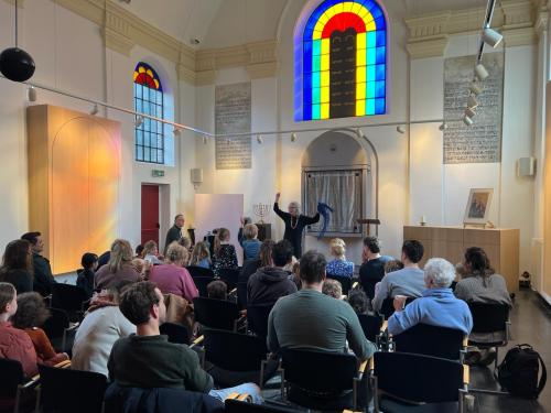 Kinderen zingen in synagoge 2024